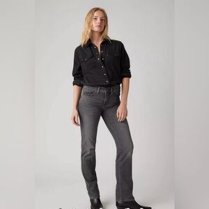 Levi's 314 Shaping Straight Jeans in River Rock wash. Size 34 x 30